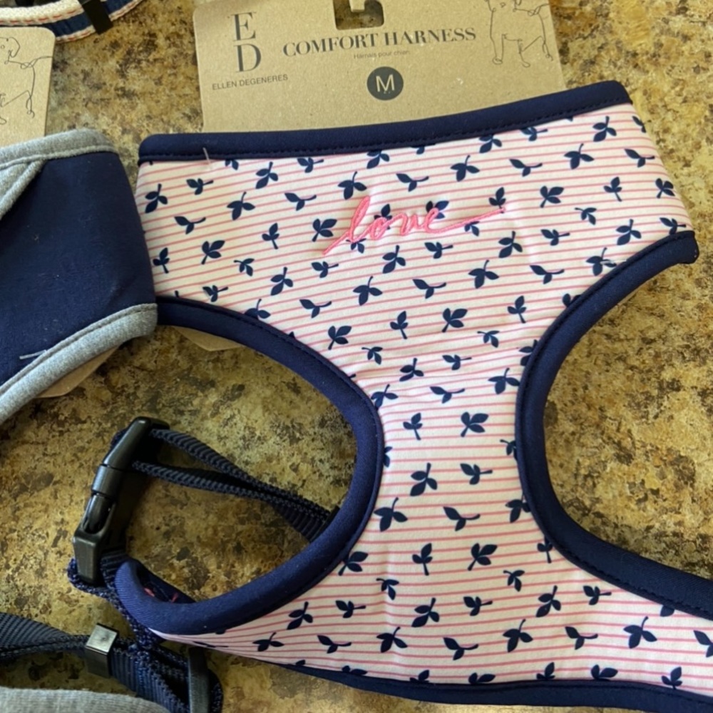 NWT Ellen Degeneres dog comfort harness